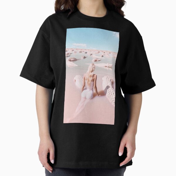 Woman with crocodiles Oversized T-Shirt