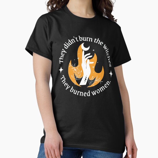 Vista previa del artículo con la obra «No quemaron brujas. quemaron mujeres», diseñado y vendido por Pradnya Mane.