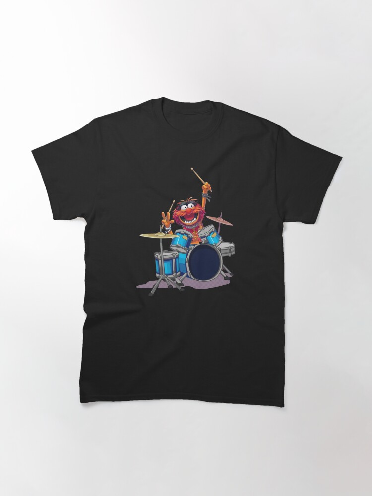 Imagen 3 de 7, Camiseta clásica con la obra Tambor de animales El show de los Muppets, diseñada y vendida por caseydavis96.