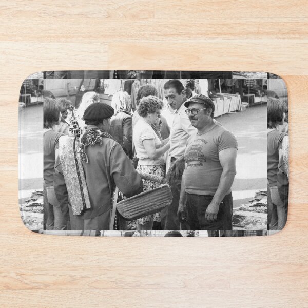 Item preview, r24 / finition 2023 - Olivier Reporter Photo sur: 9 - Les Gens de Paris 1975 Okaio-Umin Créations Olavia-Olao designed and sold by o.okaïo.