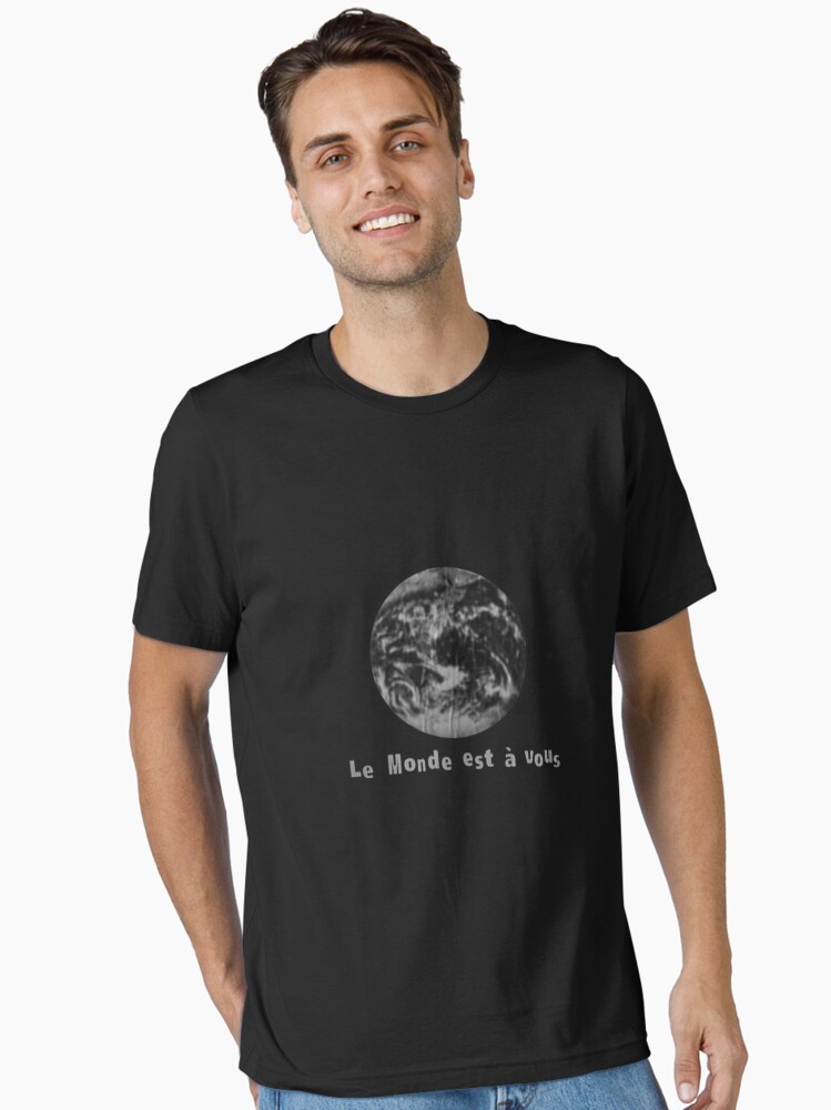 T-shirt essentiel for Sale avec l'œuvre « Le Monde est à Vous » de