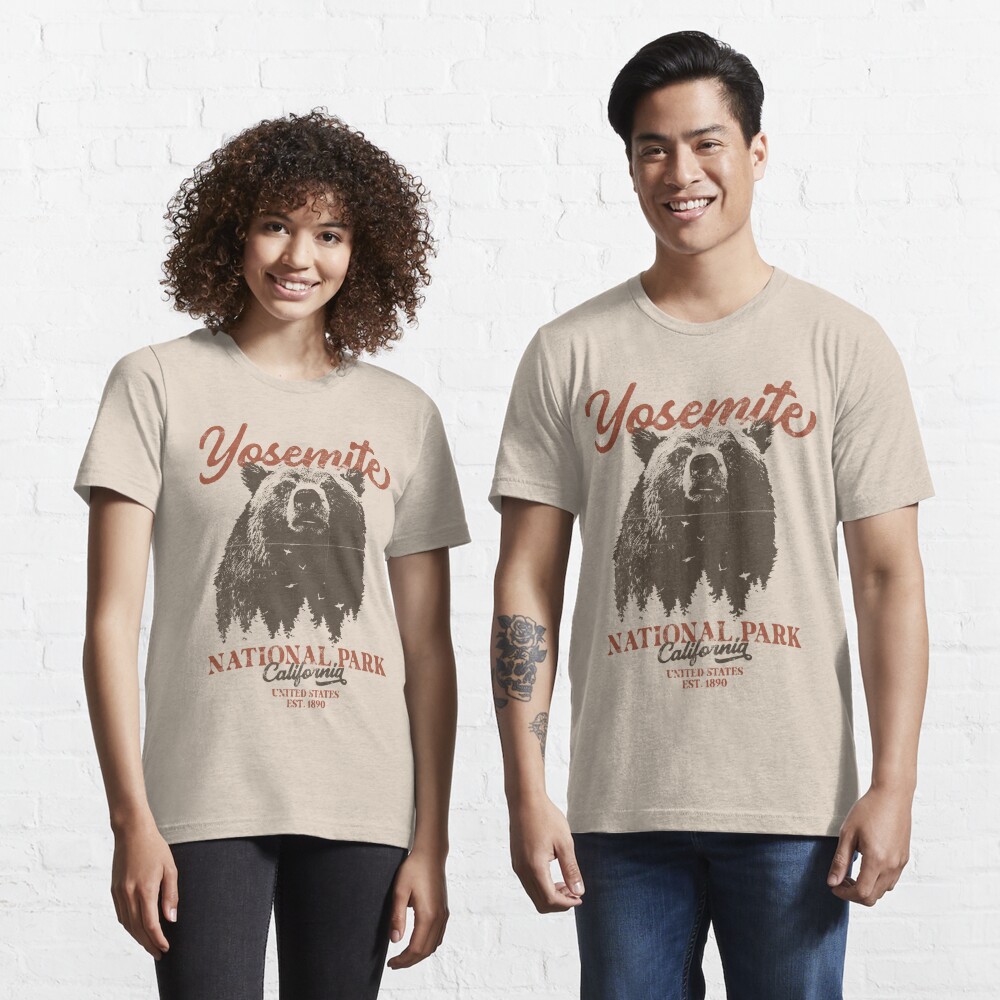 Discover Retro Yosemite National Park California Black Bear | Essential T-Shirt 