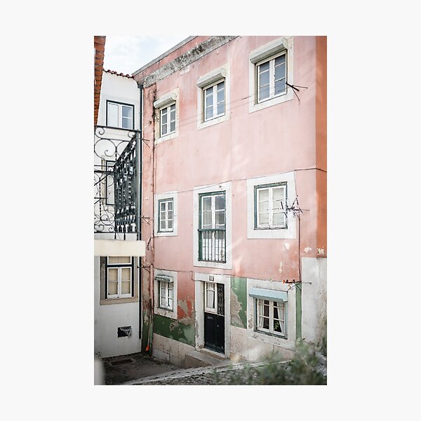 Artikel-Vorschau von Nostalgische Farben von Alfama, Lissabon | Portugals urbane Architektur, designt und verkauft von PhotosByVille.