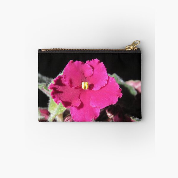 Aperçu de l'œuvre Burgundy African Violet Flower créée et vendue par FlowersAndMore.