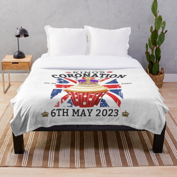 Artikelvorschau, King Charles III Coronation 2023 Kostümidee für Kinder & Kings Coronation 2023 Outfit für Damen entworfen und verkauft von StaticTee.