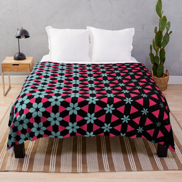 Artikelvorschau, Blaue Blumen in rosa Dreiecke; Rosa und blaues Muster entworfen und verkauft von WoollyOrbit2000.