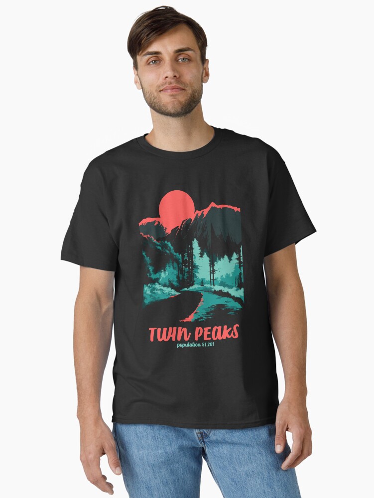 Imagen 2 de 7, Camiseta clásica con la obra Póster de bienvenida tonal de Twin Peaks Classic National Parks, diseñada y vendida por FifthSun.