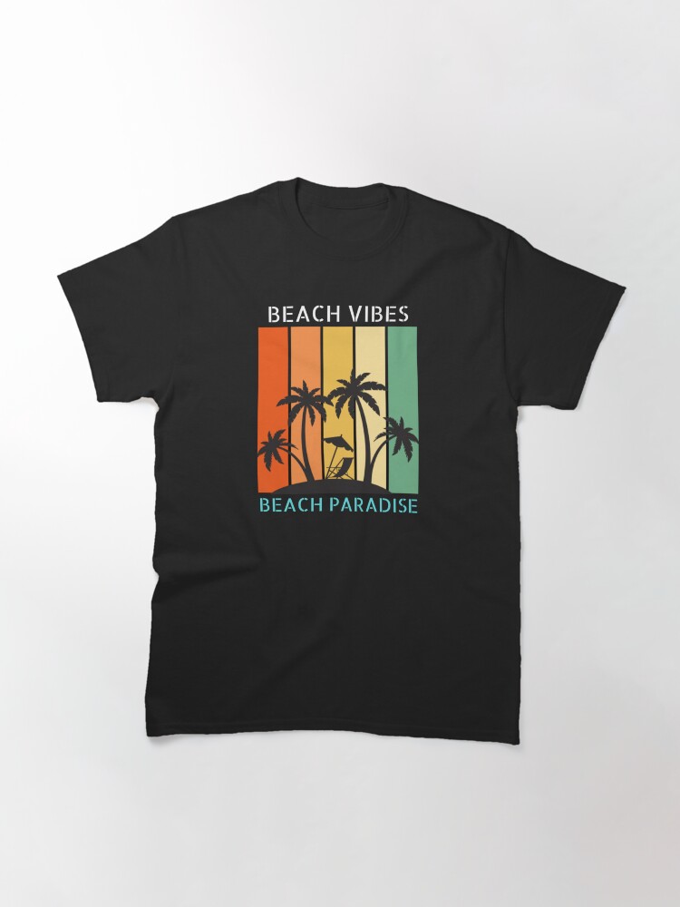 Aperçu 3 sur 7. T-shirt classique avec l'œuvre Ambiance de plage | plage paradisiaque créée et vendue par merchbyzakariy.