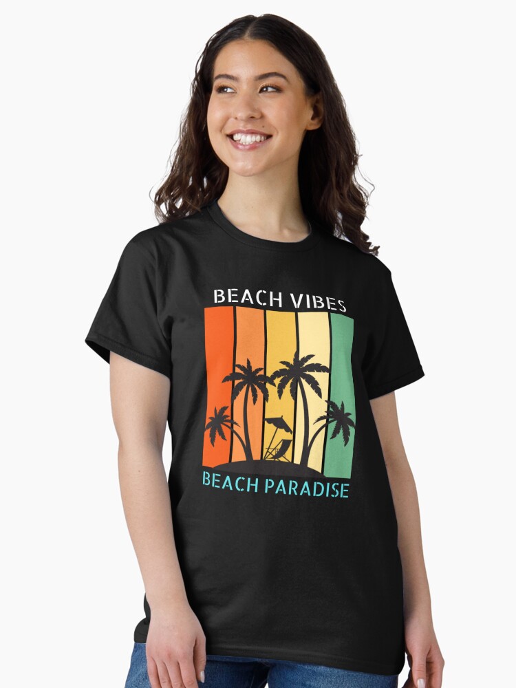 Aperçu 1 sur 7. T-shirt classique avec l'œuvre Ambiance de plage | plage paradisiaque créée et vendue par merchbyzakariy.
