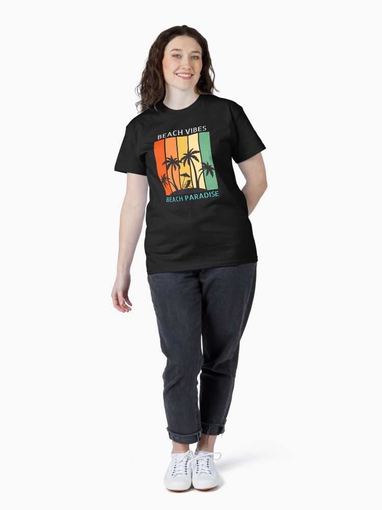 Aperçu 4 sur 7. T-shirt classique avec l'œuvre Ambiance de plage | plage paradisiaque créée et vendue par merchbyzakariy.