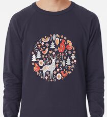 Märchenwald. Füchse, Rotwild, Vögel, Eulen, Blumen und Kräuter auf einem blauen Hintergrund. Leichter Pullover