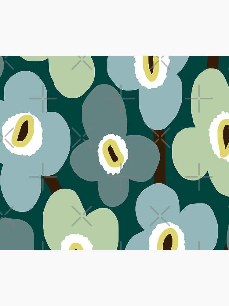 Aperçu 5 sur 5. Tapis de souris avec l'œuvre Motif floral scandinave rétro emblématique en vert et bleu créée et vendue par Deutschic.