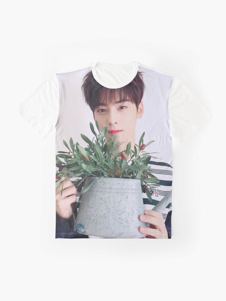 Cha EunWoo着用[LIBERCLASSY]GEOMETRIC Artwork Short-Sleeved T Cha EunWoo着用[LIBERCLASSY]GEOMETRIC Artwork Short-Sleeved T