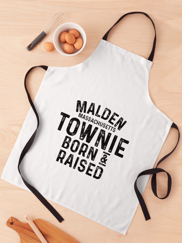 Aperçu 1 sur 6. Tablier avec l'œuvre Malden MA Townie Local créée et vendue par HalpinDesign.