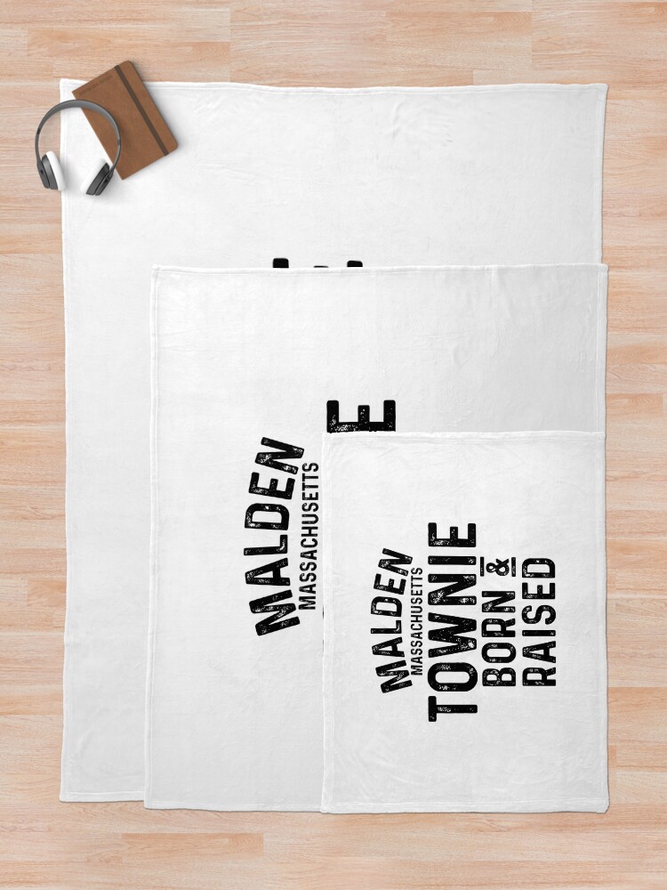 Aperçu 5 sur 6. Plaid avec l'œuvre Malden MA Townie Local créée et vendue par HalpinDesign.