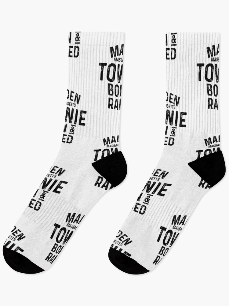 Aperçu 1 sur 5. Chaussettes avec l'œuvre Malden MA Townie Local créée et vendue par HalpinDesign.
