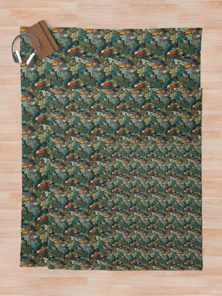 Aperçu 5 sur 6. Plaid avec l'œuvre Rainforest wildlife pattern créée et vendue par PatternSummit.