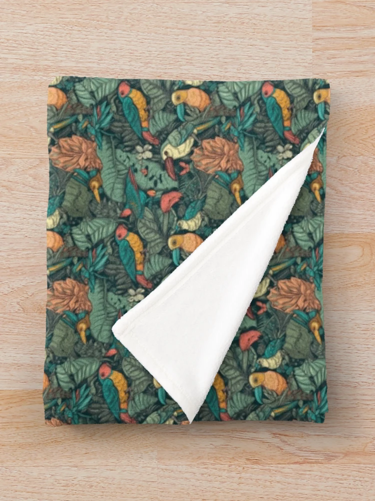 Aperçu 3 sur 6. Plaid avec l'œuvre Rainforest wildlife pattern créée et vendue par PatternSummit.
