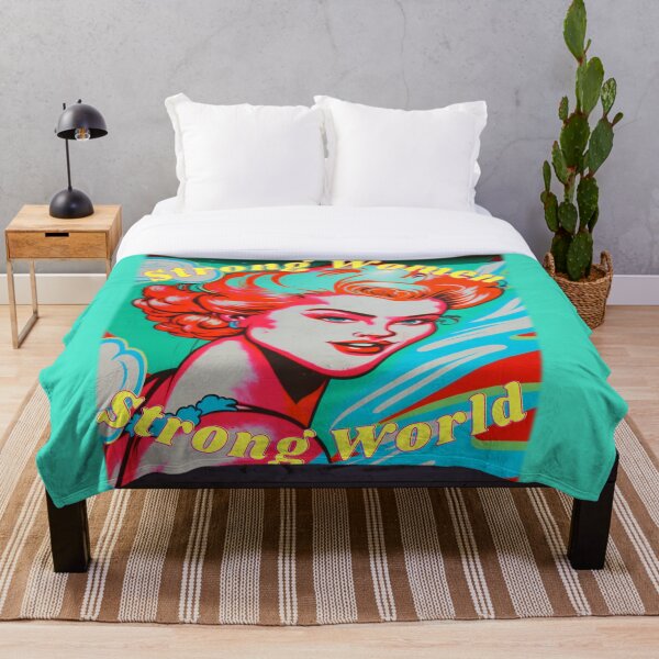 Aperçu de l'œuvre Women's Strength, A World Empowered : Collection de vêtements inspirés des peintures murales créée et vendue par FrumTheMindOf.