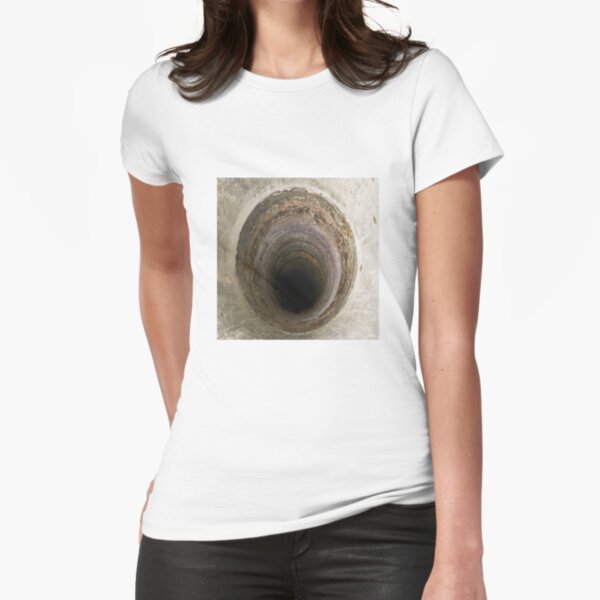 Deep Hole Fitted T-Shirt