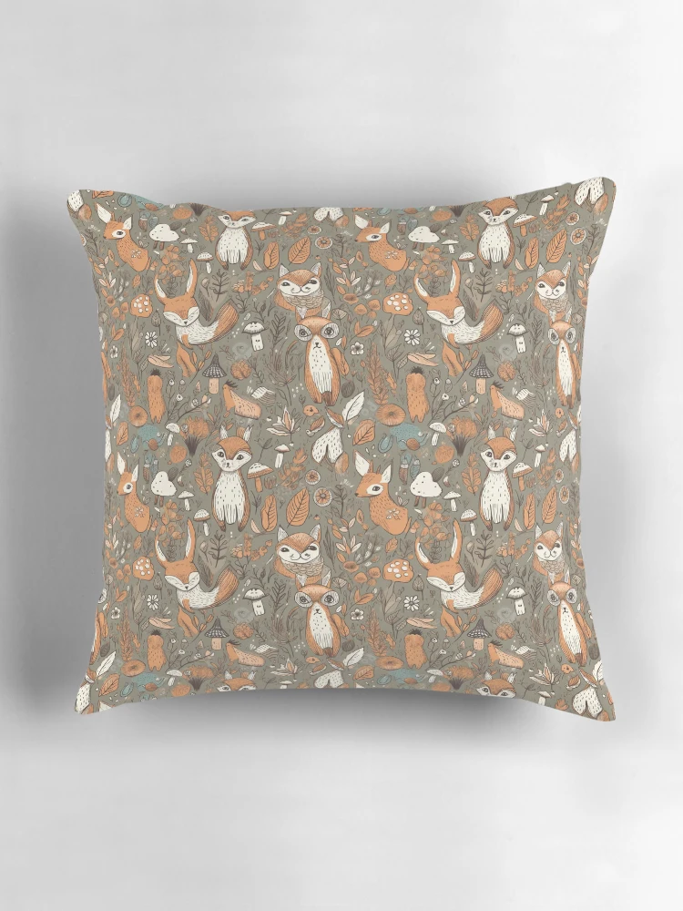 Aperçu 3 sur 4. Coussin avec l'œuvre Whimsical woodland pattern créée et vendue par PatternSummit.