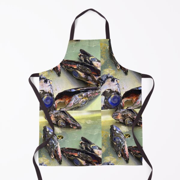 Artikelvorschau, Fischköpfe Metzgermarkt toter Fisch, ausgenommenes Kochen kocht Sushi entworfen und verkauft von Anticulture.