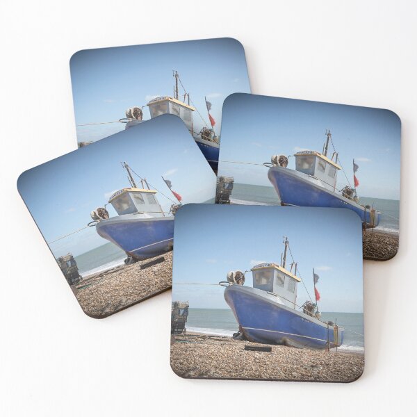 Artikelvorschau, Kleines blaues Fischerboot entworfen und verkauft von Dave Hare Photography.