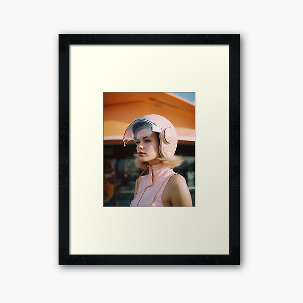 Artikel-Vorschau von Retro-futuristische Weltraumzeitalter-Frau, designt und verkauft von Retro Type.