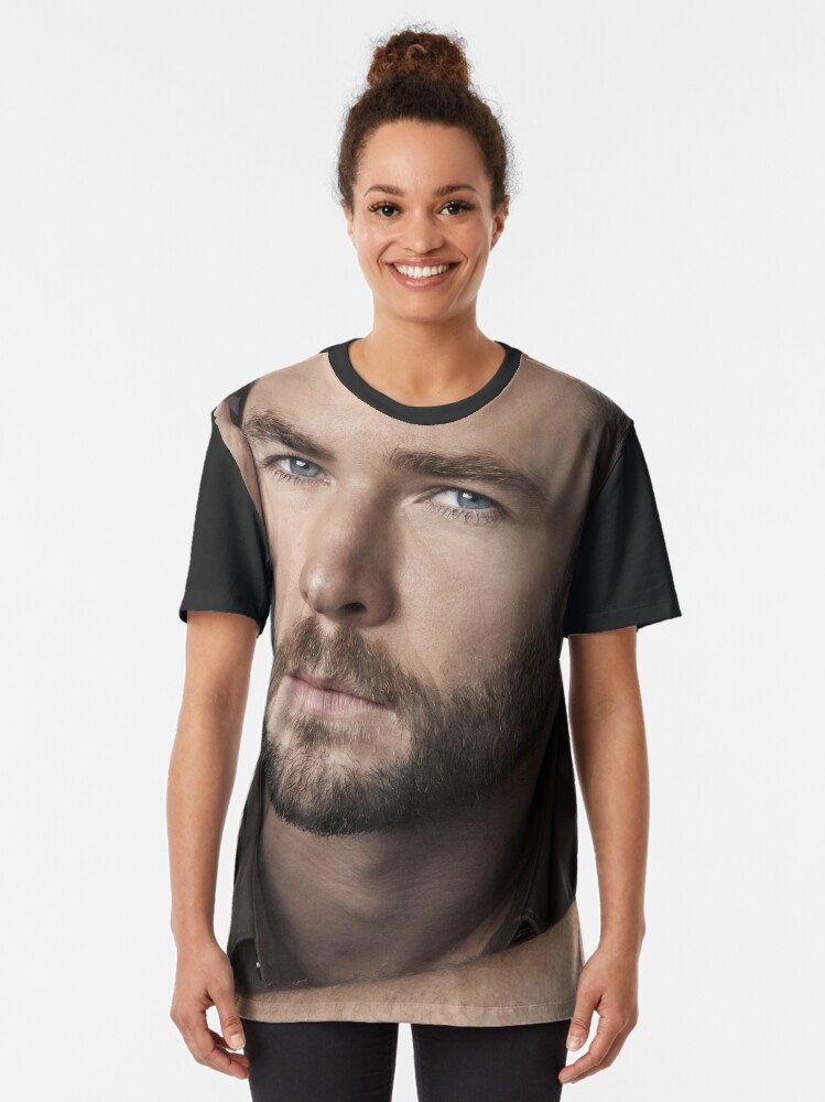 chris hemsworth in t shirt