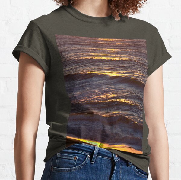 Sunrise on Ocean Waves Classic T-Shirt