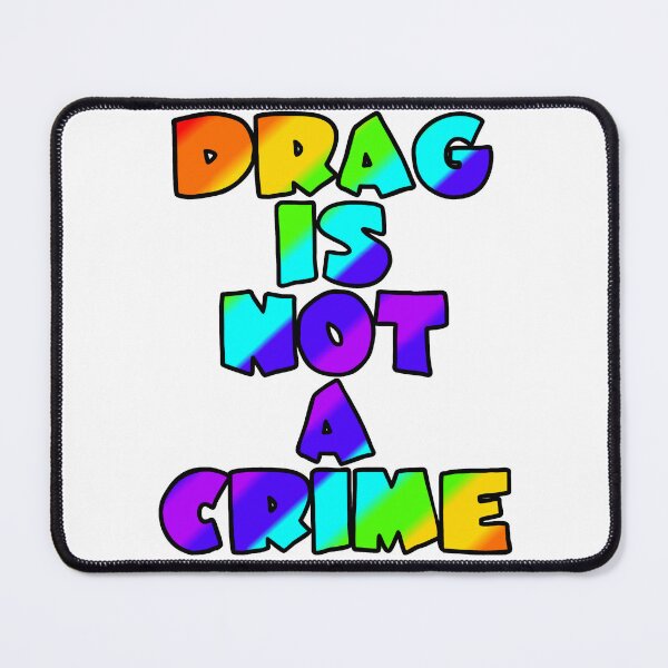 Aperçu de l'œuvre Drag n'est pas un crime 2 créée et vendue par From The Dave Cave - Print on Demand.