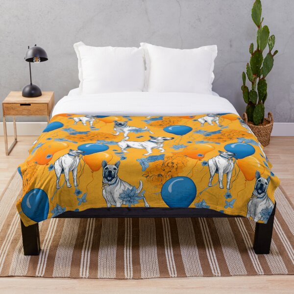 Artikelvorschau, Skurriles Muster aus Hunden, blühenden Blumen sowie goldenen, gelben und blauen Luftballons entworfen und verkauft von KERaney.