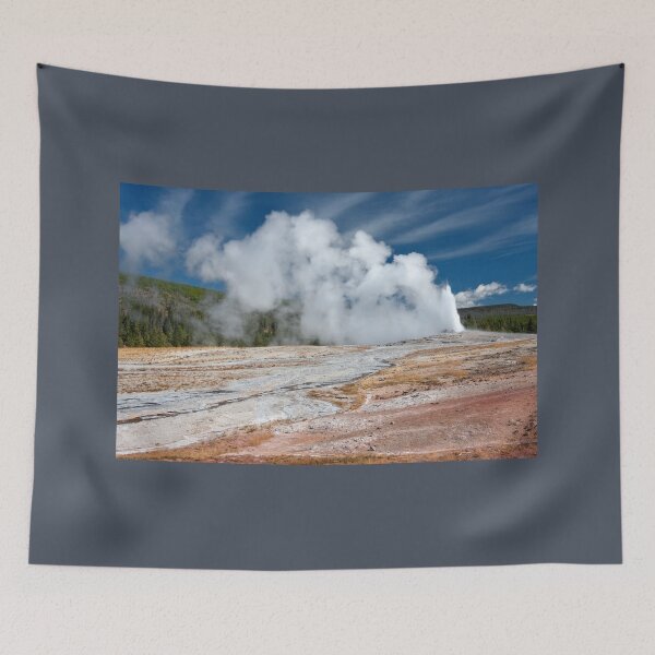 Aperçu de l'œuvre Éruption du geyser Old Faithful dans le parc national de Yellowstone, aux États-Unis. créée et vendue par PhotosEcosse.