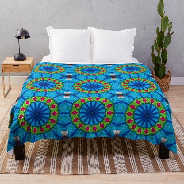 Artikelvorschau, Brightly Dyed Colorful Fabric Kaleidoscope Pattern 50 entworfen und verkauft von Swabcraft.
