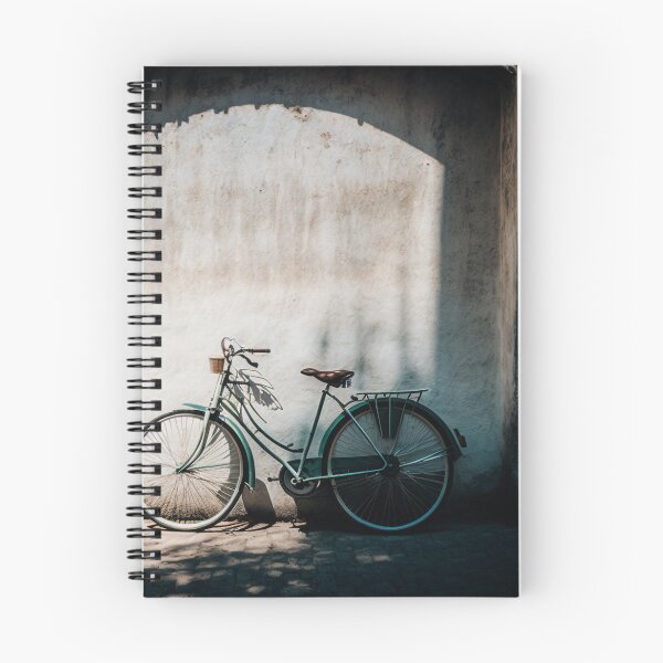 Aperçu de l'œuvre Le vélo contre le mur créée et vendue par TylerBurst.