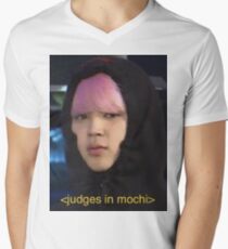 Jimin "Richter in Mochi" Meme T-Shirt mit V-Ausschnitt