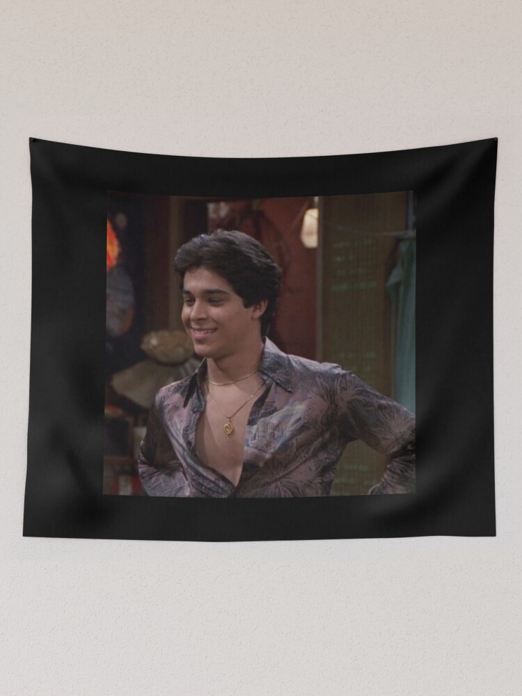 Aperçu 2 sur 3. Tentures avec l'œuvre Fez, That 70s Show créée et vendue par R-uby.