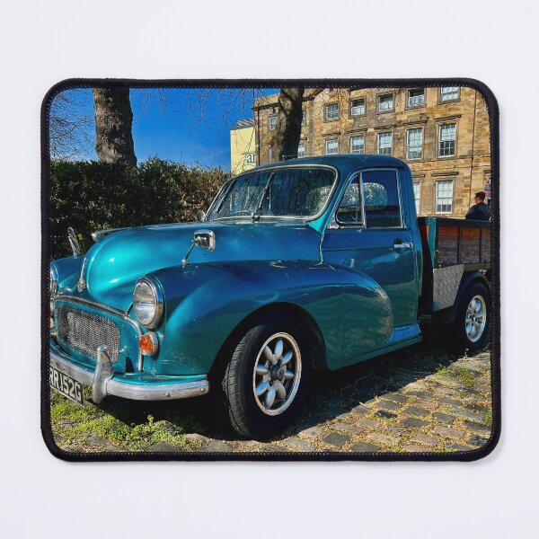 Artikelvorschau, Vintage-Pick-up-Truck, der ganz glamourös aussieht entworfen und verkauft von Discovery-Gifts.