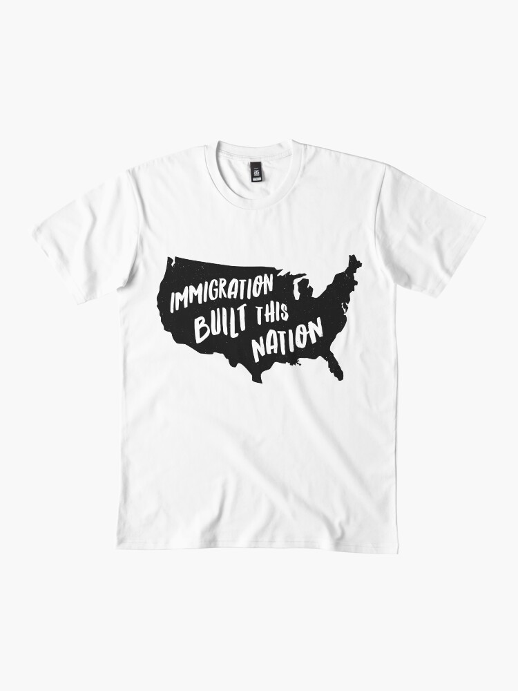 Thumbnail 2 von 4, Premium T-Shirt, Immigration baute diese Nation auf, Pro Immigrant T-Shirt designt und verkauft von santiagodesign.