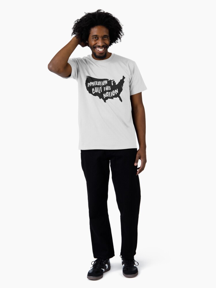 Thumbnail 3 von 4, Premium T-Shirt, Immigration baute diese Nation auf, Pro Immigrant T-Shirt designt und verkauft von santiagodesign.