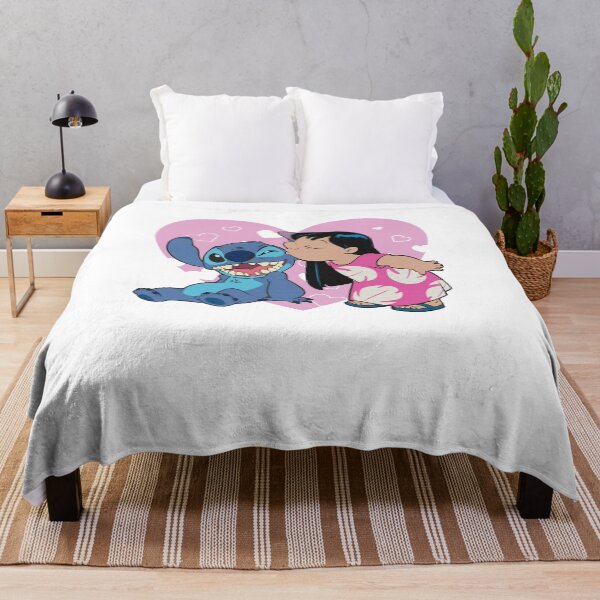 Aperçu de l'œuvre Big & Tall Lilo & Stitch Lilo et bisous de la Saint-Valentin créée et vendue par JeanHillz.