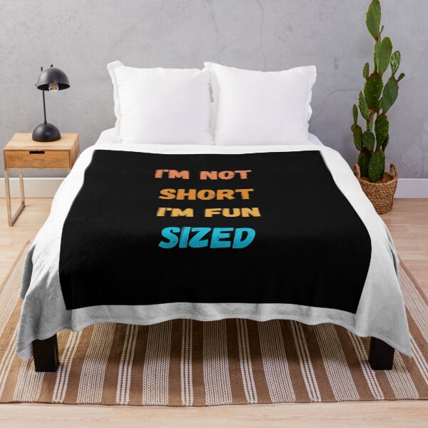 Aperçu de l'œuvre I'm not short I'm fun sized , Funny Saying Quote Retro T-shirt classique créée et vendue par Saadady05.
