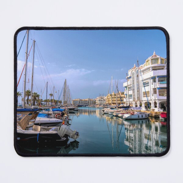 Aperçu de l'œuvre Benalmadena Marina Espagne Costa del Sol avec bateaux et yachts créée et vendue par acceleratorhams.