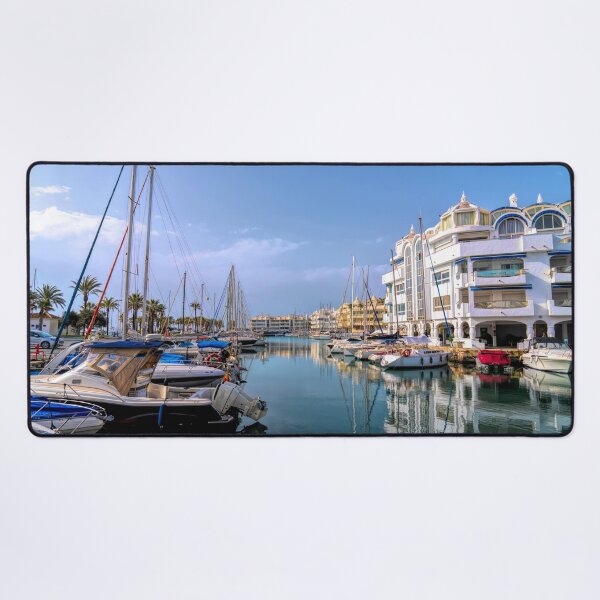 Artikelvorschau, Benalmadena Marina Spanien Costa del Sol mit Booten und Yachten entworfen und verkauft von acceleratorhams.