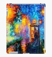 Mysteriöser Mann am schönen Regenbogen-Platz iPad-Hülle & Klebefolie