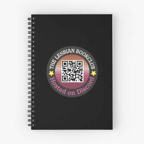 Aperçu de l'œuvre La conception de la broche de code QR du club de lecture lesbienne créée et vendue par Alex Vestskogen.