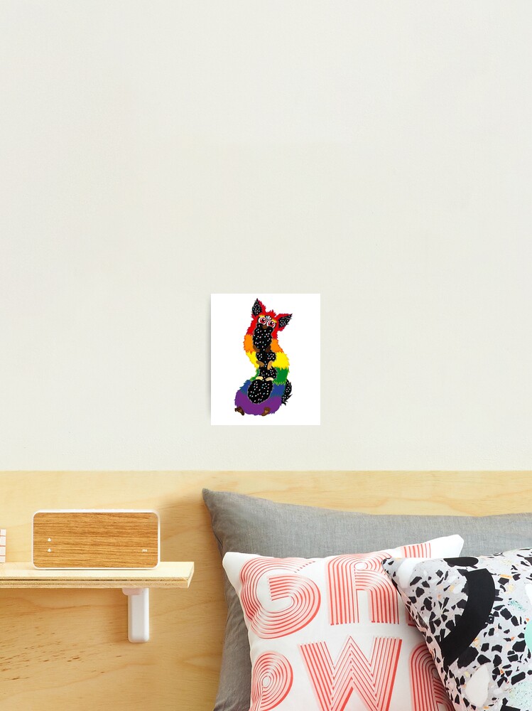 Aperçu 2 sur 3. Impression photo avec l'œuvre Progress Pride Long Furby - Yeux Rouges créée et vendue par LostHerMarbles.