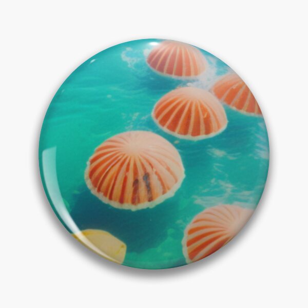Artikelvorschau, Seashells Afloat entworfen und verkauft von Sweet-Medley.