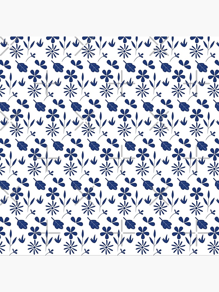 Aperçu 3 sur 3. Coussin avec l'œuvre Ensemble de fleurs bleues créée et vendue par LaFlamboyante.