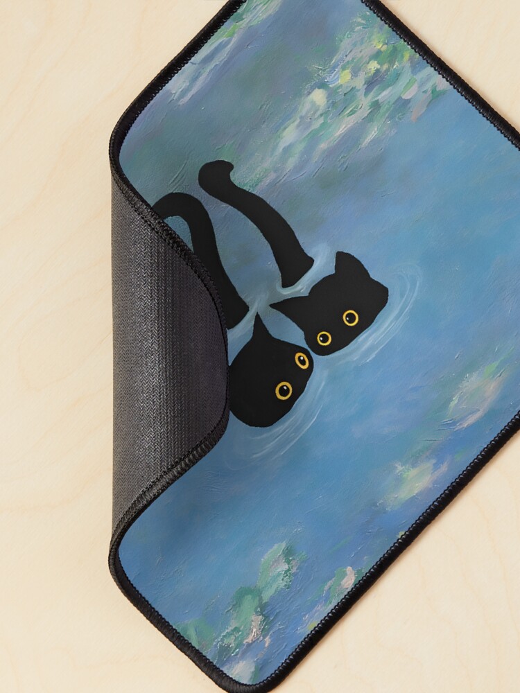 Aperçu 2 sur 5. Tapis de souris avec l'œuvre Deux Chats Imprimé Monet Nénuphar créée et vendue par outdoorway.